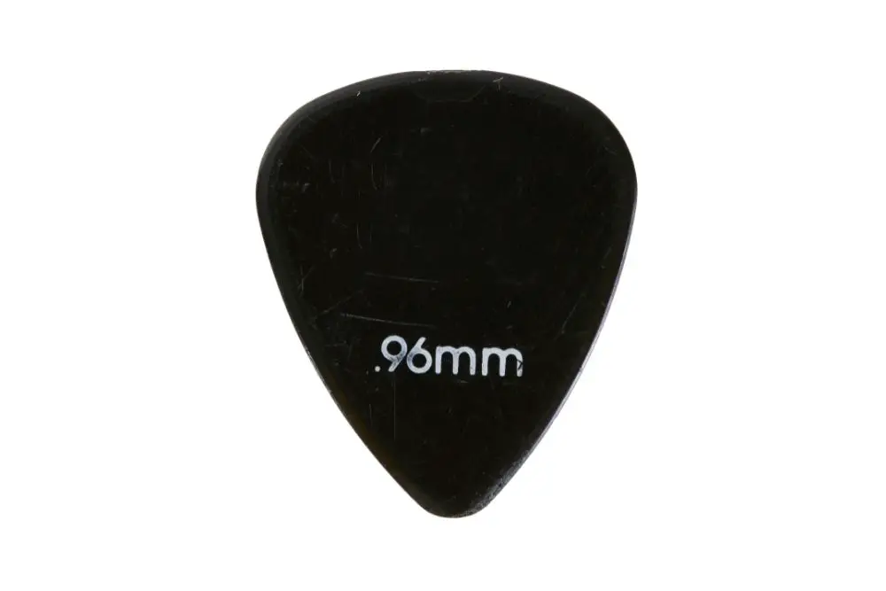 A Complete Guide to Guitar Pick Thickness and What You Should Choose